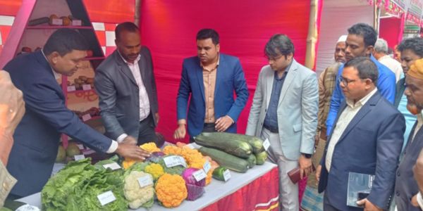 পার্বতীপুরে কৃষি মেলার উদ্বোধন